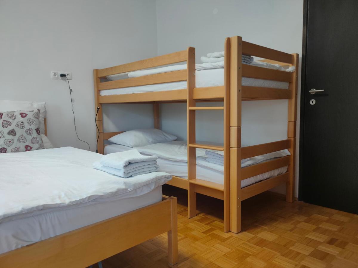Rooms And Apartment Na Poljani Škofja Loka المظهر الخارجي الصورة