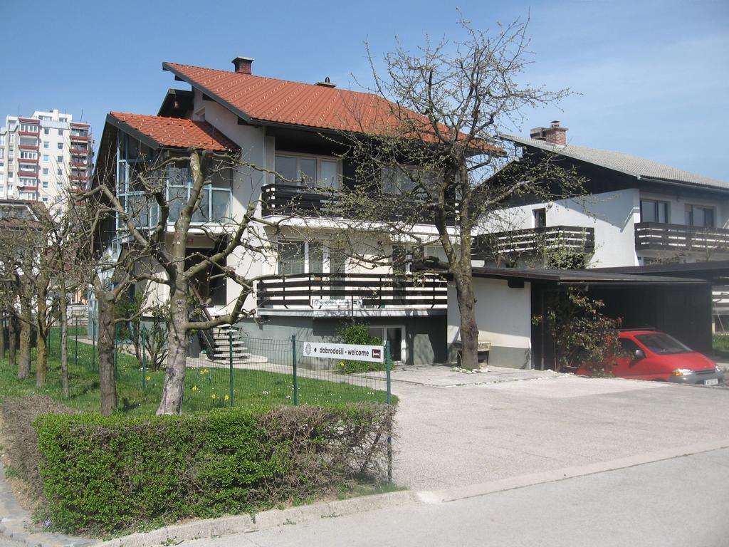 Rooms And Apartment Na Poljani Škofja Loka المظهر الخارجي الصورة